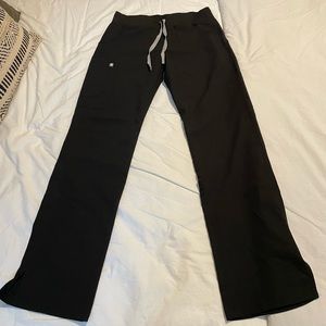 Figs Kade Cargo scrub pant (small tall black)